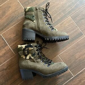 Madden Girl Lug sole lace up boots 8.5